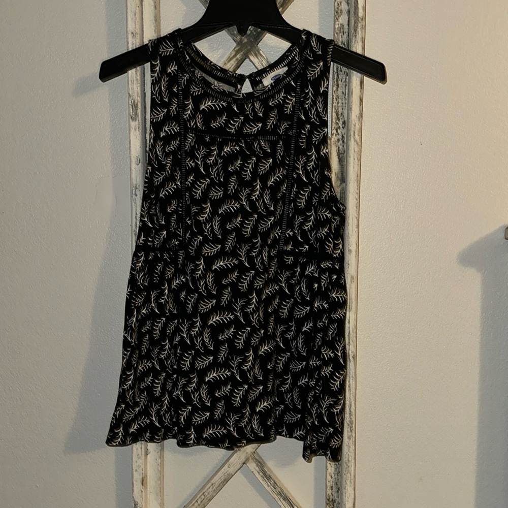 Women’s sleeveless top